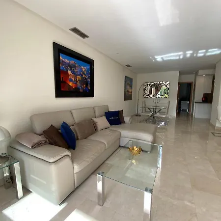 Appartement Modern 2 Bedroom Apartment In Beachfront Community *