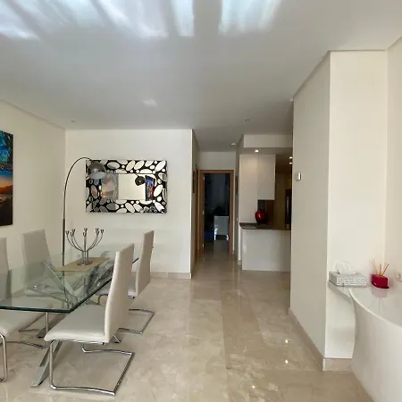 Modern 2 Bedroom Apartment In Beachfront Community *