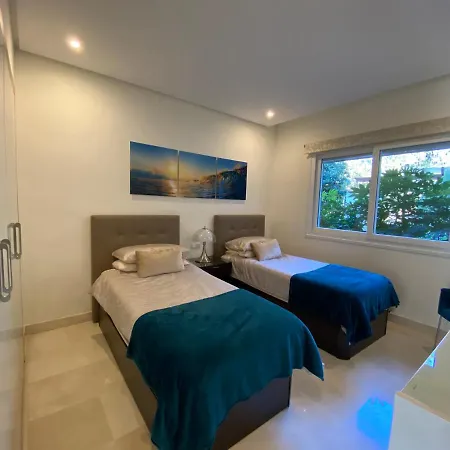 Modern 2 Bedroom Apartment In Beachfront Community Appartement