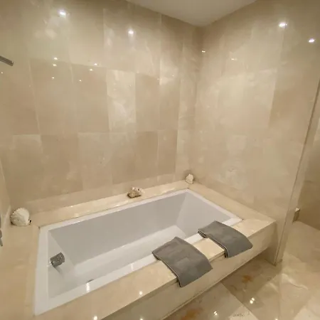 Appartement Modern 2 Bedroom Apartment In Beachfront Community