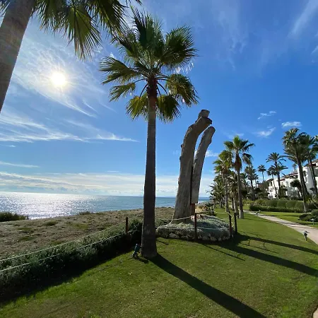 Modern 2 Bedroom Apartment In Beachfront Community